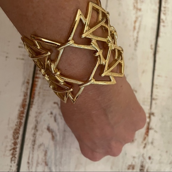 Jewelmint Cuff Gold Bracelet Jewelry Unique Stunning Design Like New - Picture 7 of 9